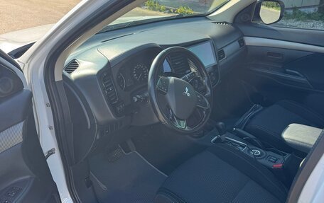 Mitsubishi Outlander III рестайлинг 3, 2016 год, 1 620 000 рублей, 7 фотография