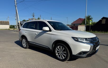 Mitsubishi Outlander III рестайлинг 3, 2016 год, 1 620 000 рублей, 3 фотография