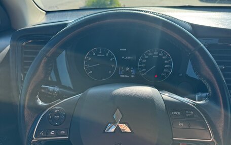 Mitsubishi Outlander III рестайлинг 3, 2016 год, 1 620 000 рублей, 12 фотография
