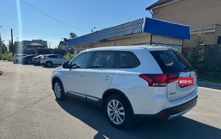 Mitsubishi Outlander III рестайлинг 3, 2016 год, 1 620 000 рублей, 6 фотография