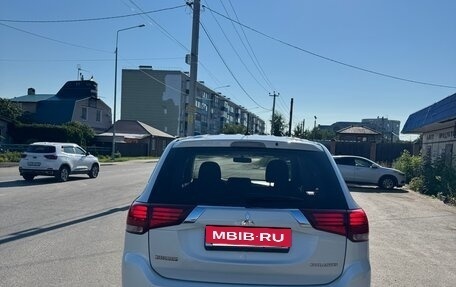 Mitsubishi Outlander III рестайлинг 3, 2016 год, 1 620 000 рублей, 5 фотография