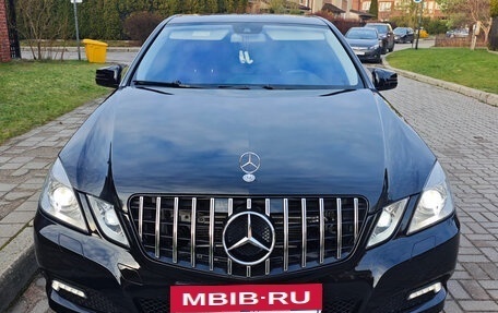 Mercedes-Benz E-Класс, 2010 год, 800 000 рублей, 2 фотография