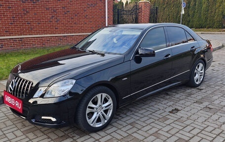 Mercedes-Benz E-Класс, 2010 год, 800 000 рублей, 3 фотография