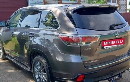 Toyota Highlander III, 2014 год, 2 700 000 рублей, 3 фотография