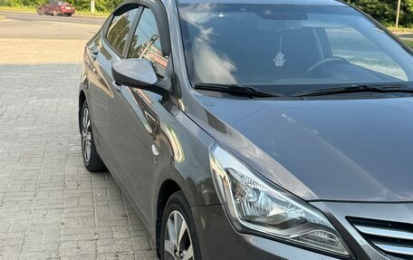 Hyundai Solaris II рестайлинг, 2015 год, 1 120 000 рублей, 1 фотография