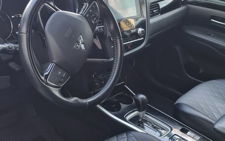 Mitsubishi Outlander III рестайлинг 3, 2021 год, 2 150 000 рублей, 2 фотография