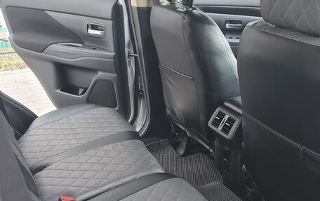 Mitsubishi Outlander III рестайлинг 3, 2021 год, 2 150 000 рублей, 6 фотография