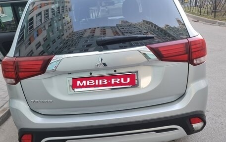 Mitsubishi Outlander III рестайлинг 3, 2021 год, 2 150 000 рублей, 4 фотография