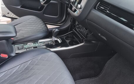Mitsubishi Outlander III рестайлинг 3, 2021 год, 2 150 000 рублей, 7 фотография