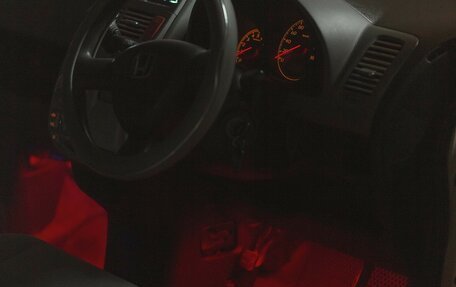 Honda Mobilio I, 2002 год, 670 000 рублей, 25 фотография