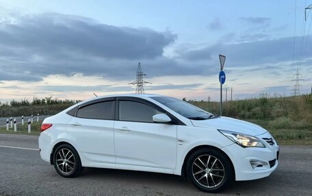 Hyundai Solaris II рестайлинг, 2015 год, 920 000 рублей, 3 фотография