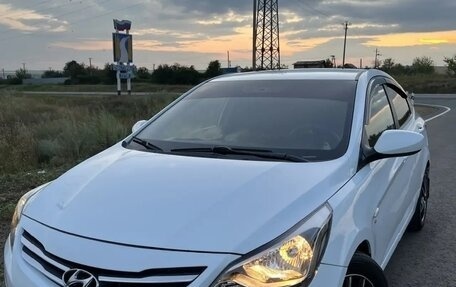 Hyundai Solaris II рестайлинг, 2015 год, 920 000 рублей, 2 фотография