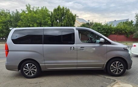 Hyundai Grand Starex Grand Starex I рестайлинг 2, 2019 год, 3 490 000 рублей, 7 фотография