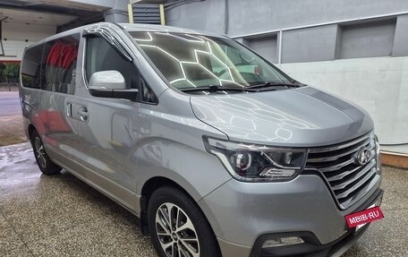 Hyundai Grand Starex Grand Starex I рестайлинг 2, 2019 год, 3 490 000 рублей, 9 фотография