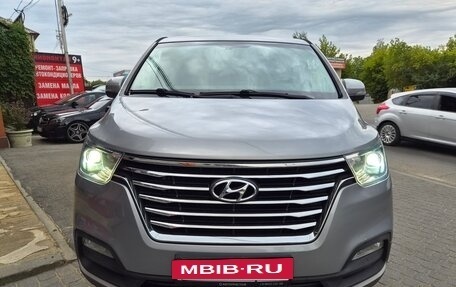 Hyundai Grand Starex Grand Starex I рестайлинг 2, 2019 год, 3 490 000 рублей, 2 фотография