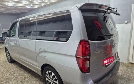 Hyundai Grand Starex Grand Starex I рестайлинг 2, 2019 год, 3 490 000 рублей, 12 фотография