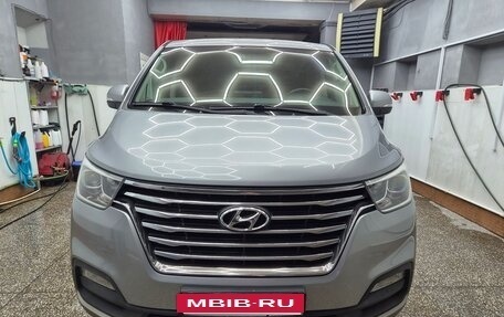 Hyundai Grand Starex Grand Starex I рестайлинг 2, 2019 год, 3 490 000 рублей, 10 фотография