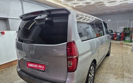 Hyundai Grand Starex Grand Starex I рестайлинг 2, 2019 год, 3 490 000 рублей, 14 фотография