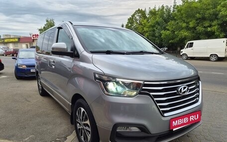 Hyundai Grand Starex Grand Starex I рестайлинг 2, 2019 год, 3 490 000 рублей, 3 фотография