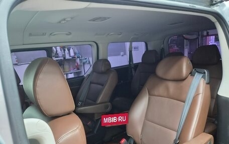 Hyundai Grand Starex Grand Starex I рестайлинг 2, 2019 год, 3 490 000 рублей, 23 фотография