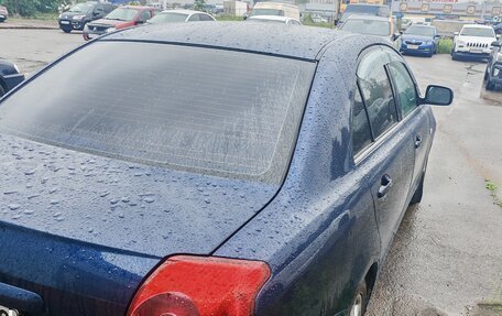 Toyota Avensis III рестайлинг, 2005 год, 550 000 рублей, 2 фотография