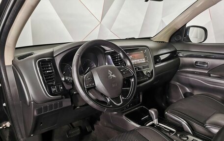 Mitsubishi Outlander III рестайлинг 3, 2019 год, 1 535 150 рублей, 18 фотография