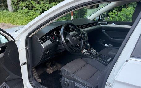 Volkswagen Passat B8 рестайлинг, 2015 год, 1 600 000 рублей, 10 фотография