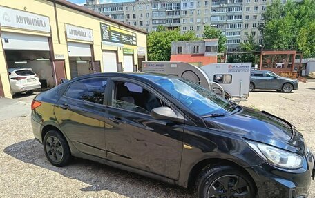 Hyundai Solaris II рестайлинг, 2011 год, 390 000 рублей, 3 фотография