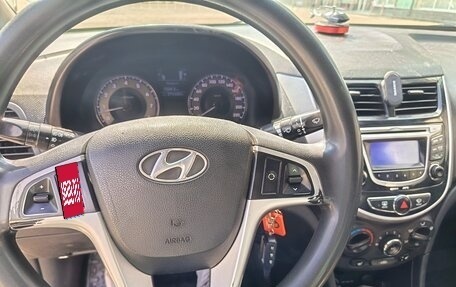 Hyundai Solaris II рестайлинг, 2011 год, 390 000 рублей, 4 фотография
