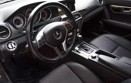 Mercedes-Benz C-Класс, 2011 год, 1 300 000 рублей, 4 фотография