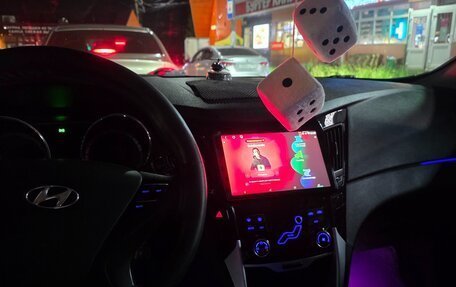 Hyundai Sonata VI, 2012 год, 1 100 000 рублей, 2 фотография