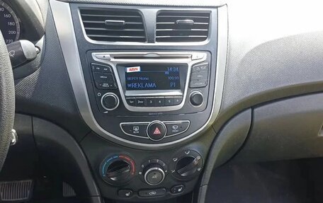 Hyundai Solaris II рестайлинг, 2015 год, 1 120 000 рублей, 2 фотография