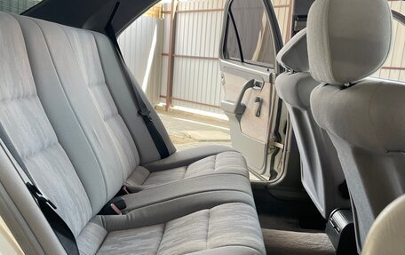 Mercedes-Benz C-Класс, 1994 год, 550 000 рублей, 5 фотография