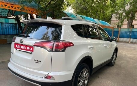 Toyota RAV4, 2018 год, 2 480 000 рублей, 4 фотография