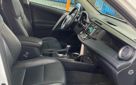 Toyota RAV4, 2018 год, 2 480 000 рублей, 11 фотография