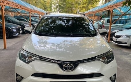 Toyota RAV4, 2018 год, 2 480 000 рублей, 5 фотография