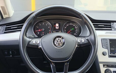 Volkswagen Passat B8 рестайлинг, 2016 год, 1 800 000 рублей, 13 фотография