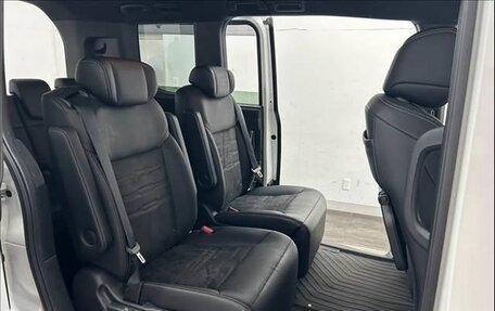 Honda Stepwgn, 2023 год, 2 300 000 рублей, 12 фотография