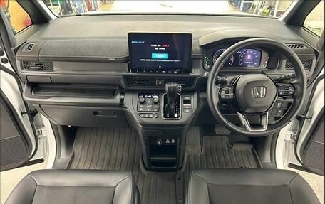 Honda Stepwgn, 2023 год, 2 300 000 рублей, 10 фотография