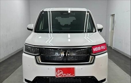 Honda Stepwgn, 2023 год, 2 300 000 рублей, 2 фотография
