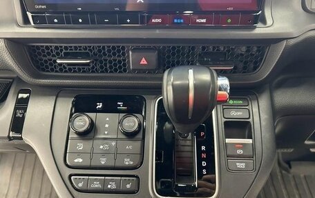 Honda Stepwgn, 2023 год, 2 300 000 рублей, 19 фотография