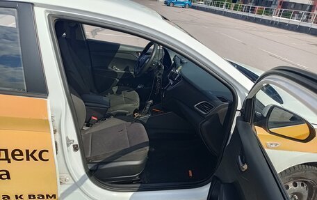 Hyundai Solaris II рестайлинг, 2018 год, 650 000 рублей, 9 фотография