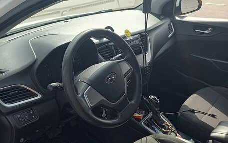 Hyundai Solaris II рестайлинг, 2018 год, 650 000 рублей, 12 фотография