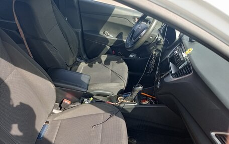 Hyundai Solaris II рестайлинг, 2018 год, 650 000 рублей, 10 фотография