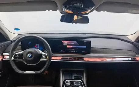 BMW 7 серия, 2025 год, 12 600 000 рублей, 17 фотография