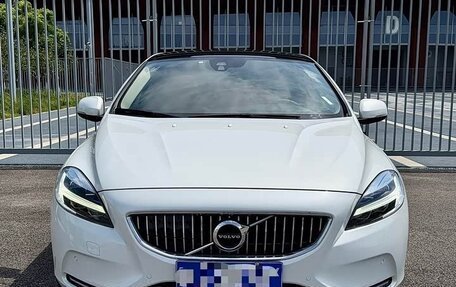 Volvo V40 II рестайлинг, 2017 год, 1 070 007 рублей, 2 фотография