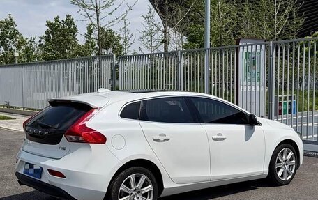Volvo V40 II рестайлинг, 2017 год, 1 070 007 рублей, 4 фотография