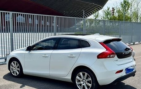 Volvo V40 II рестайлинг, 2017 год, 1 070 007 рублей, 6 фотография
