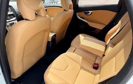 Volvo V40 II рестайлинг, 2017 год, 1 070 007 рублей, 12 фотография