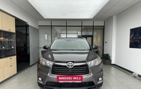 Toyota Highlander III, 2014 год, 2 670 000 рублей, 2 фотография